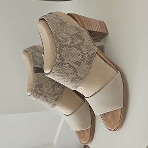 NIB TOMS Women's Tan Majorca Cutout Printed Twill Canvas Sandal Heels sz 8